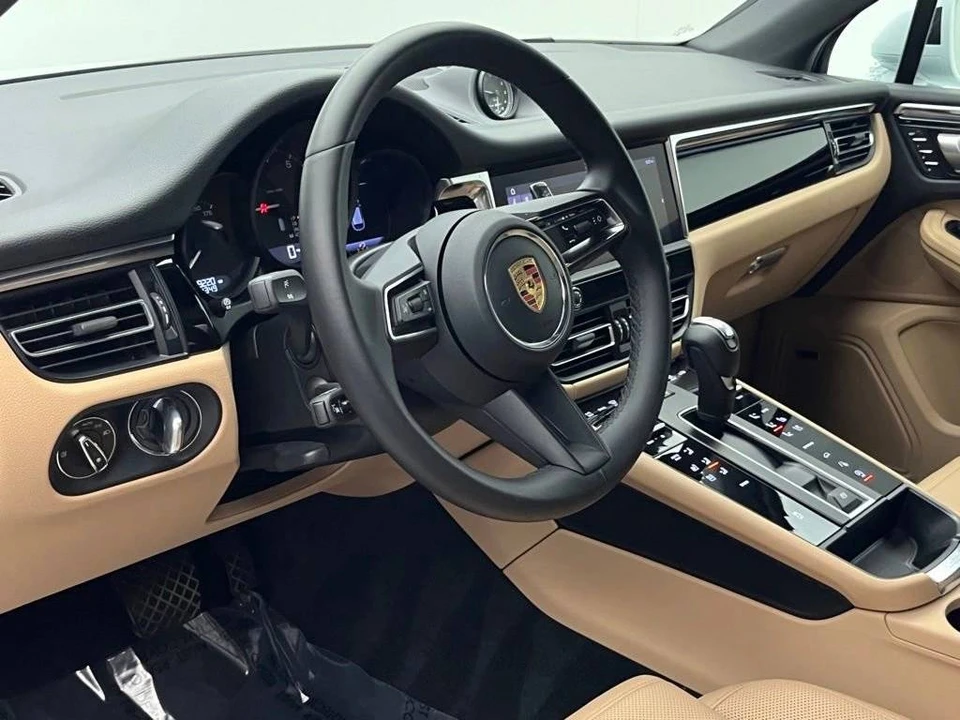 2023 Porsche Macan - Image 4 of 5