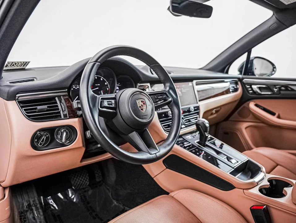 2023 Porsche Macan T - Image 4 of 5
