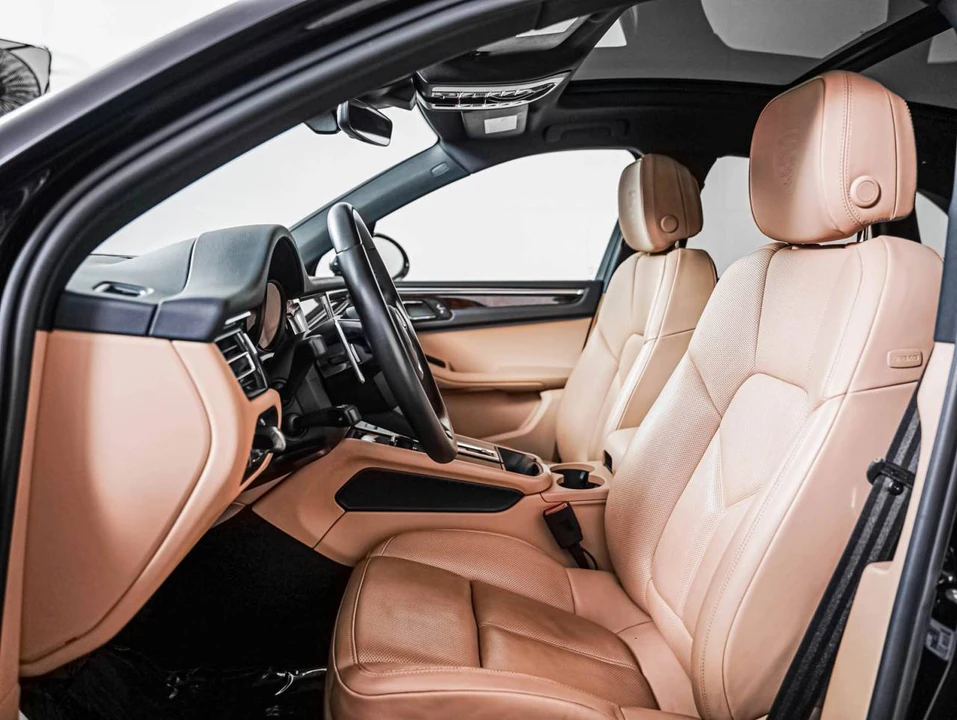 2023 Porsche Macan T - Image 5 of 5
