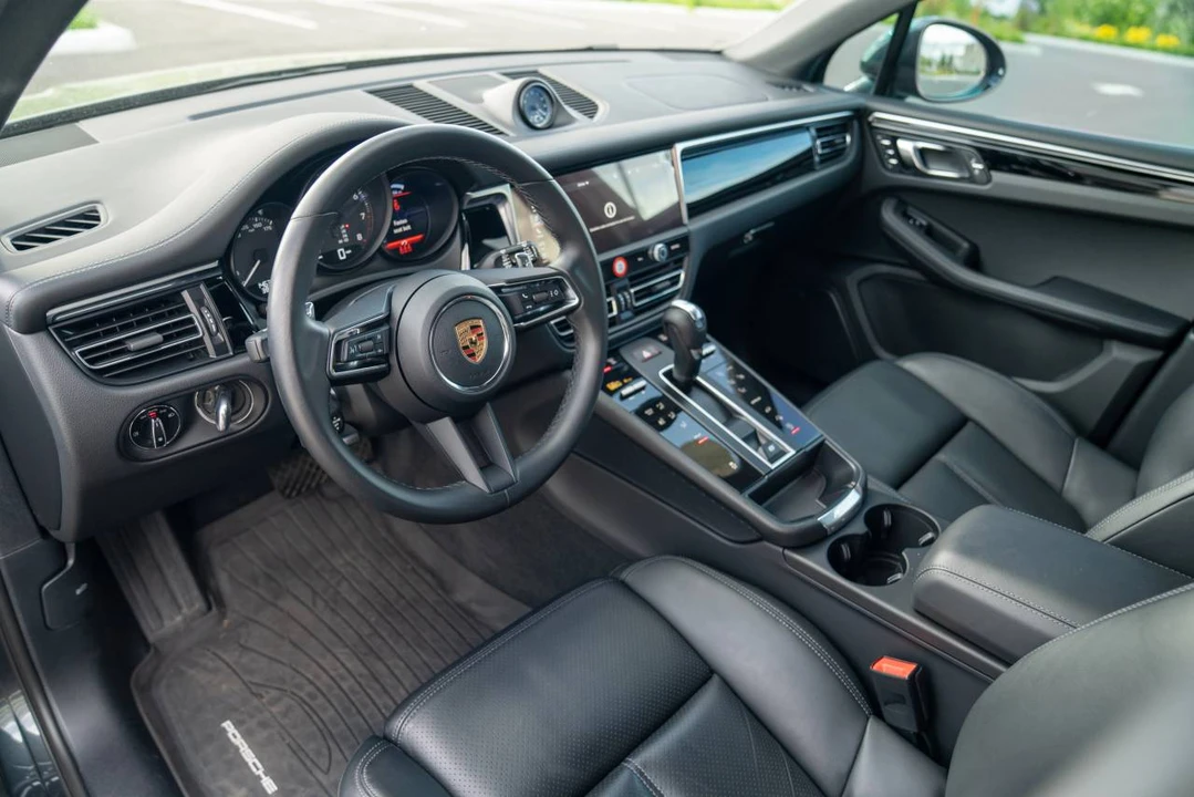 2023 Porsche Macan - Image 4 of 5