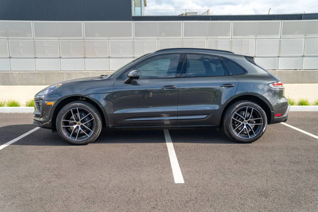 2023 Porsche Macan - Image 2 of 5