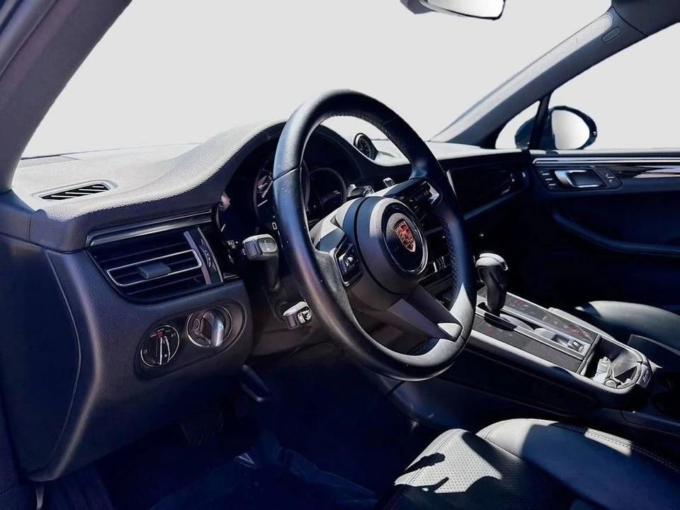 2023 Porsche Macan - Image 4 of 5