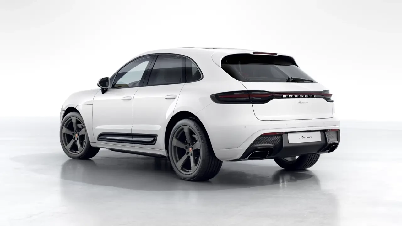 2023 Porsche Macan - Image 25 of 31