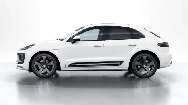 2023 Porsche Macan - Image 15 of 31