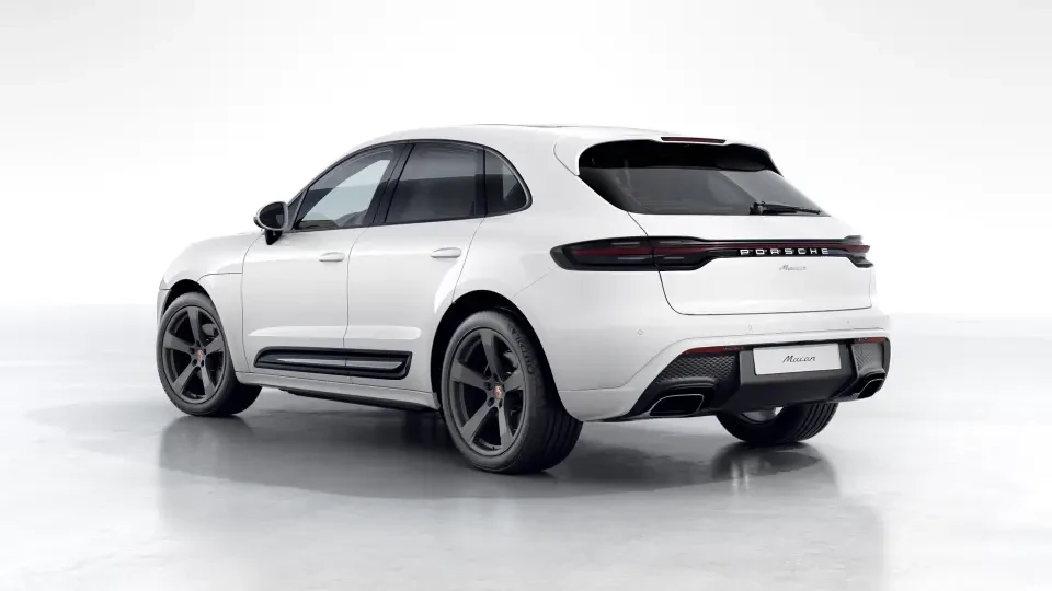 2023 Porsche Macan - Image 24 of 31