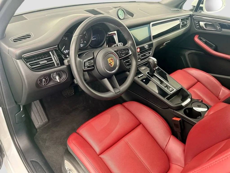 2023 Porsche Macan - Image 4 of 5
