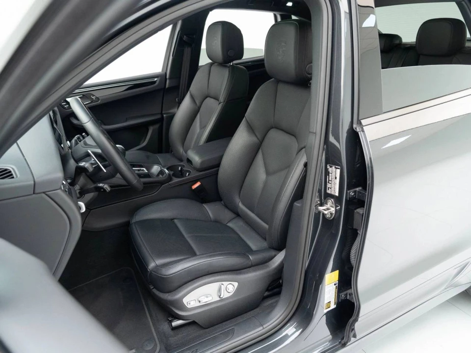 2023 Porsche Macan - Image 5 of 5