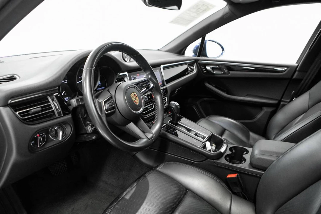 2023 Porsche Macan T - Image 4 of 5