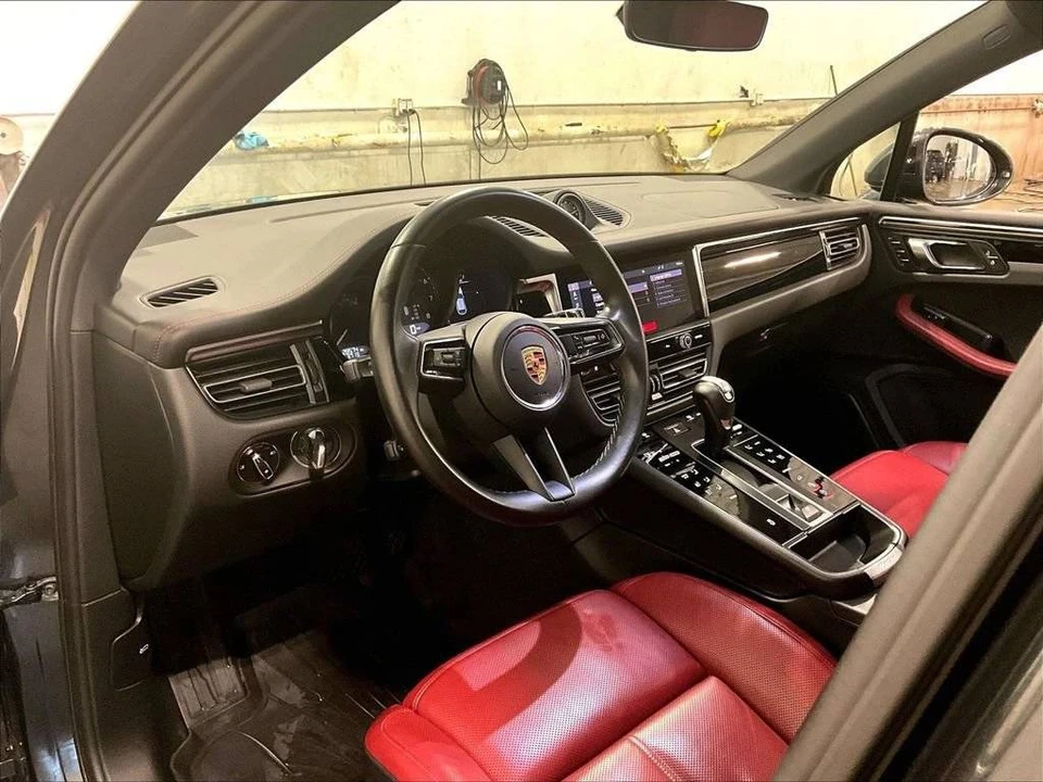 2023 Porsche Macan - Image 4 of 5