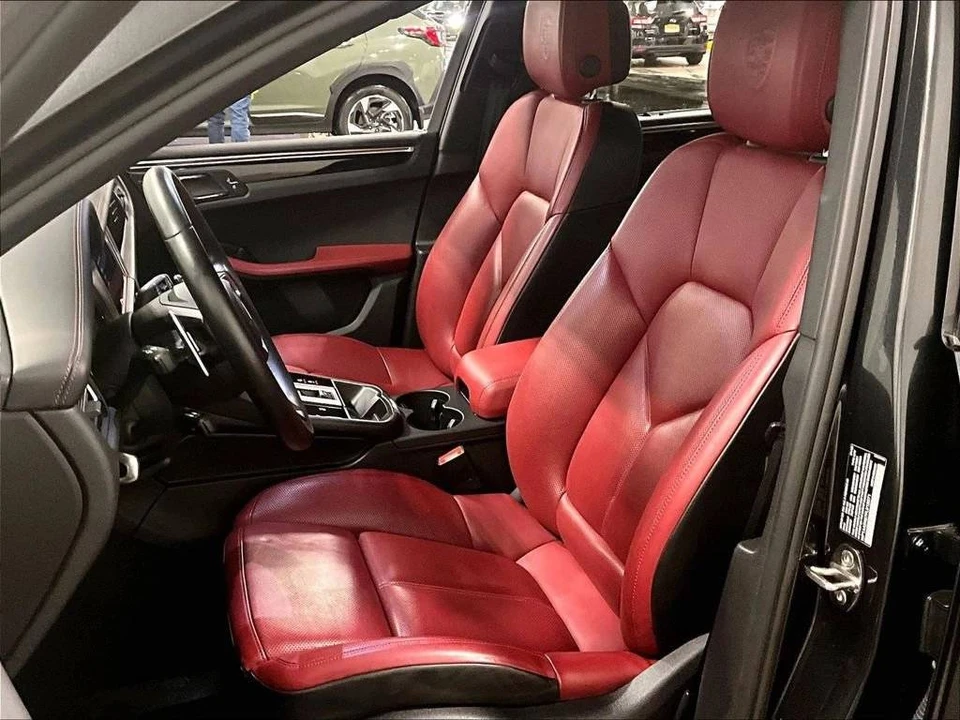 2023 Porsche Macan - Image 5 of 5