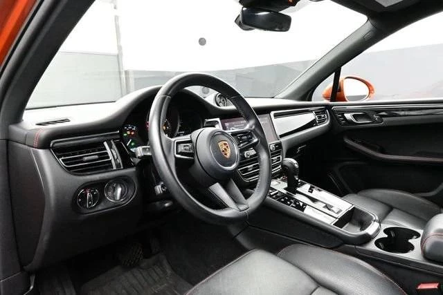 2023 Porsche Macan T - Image 4 of 5