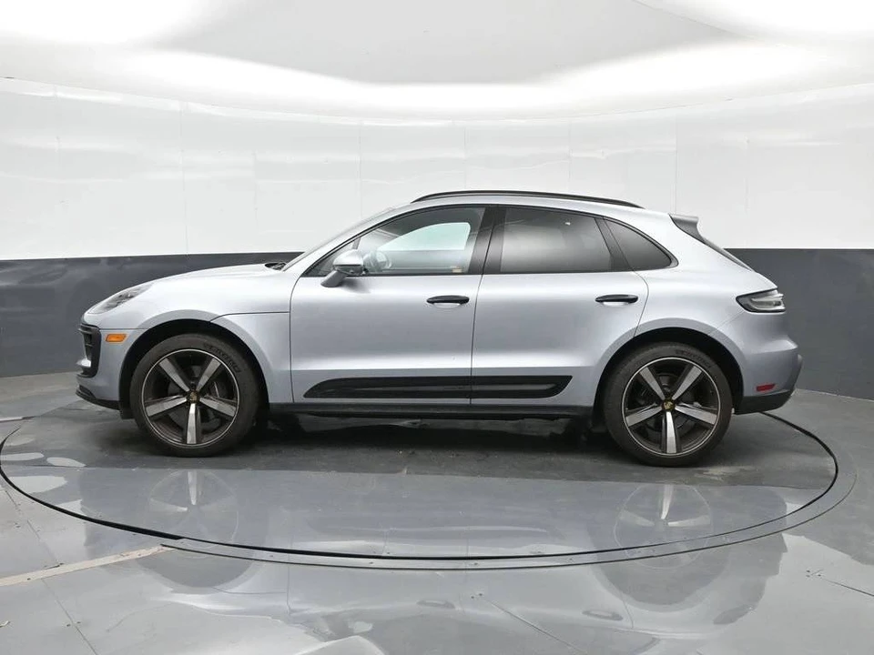 2023 Porsche Macan - Image 2 of 5