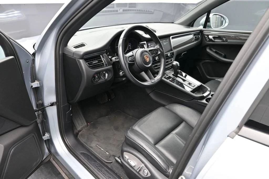 2023 Porsche Macan - Image 4 of 5