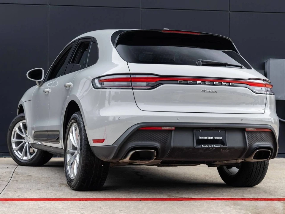 2023 Porsche Macan - Image 3 of 5