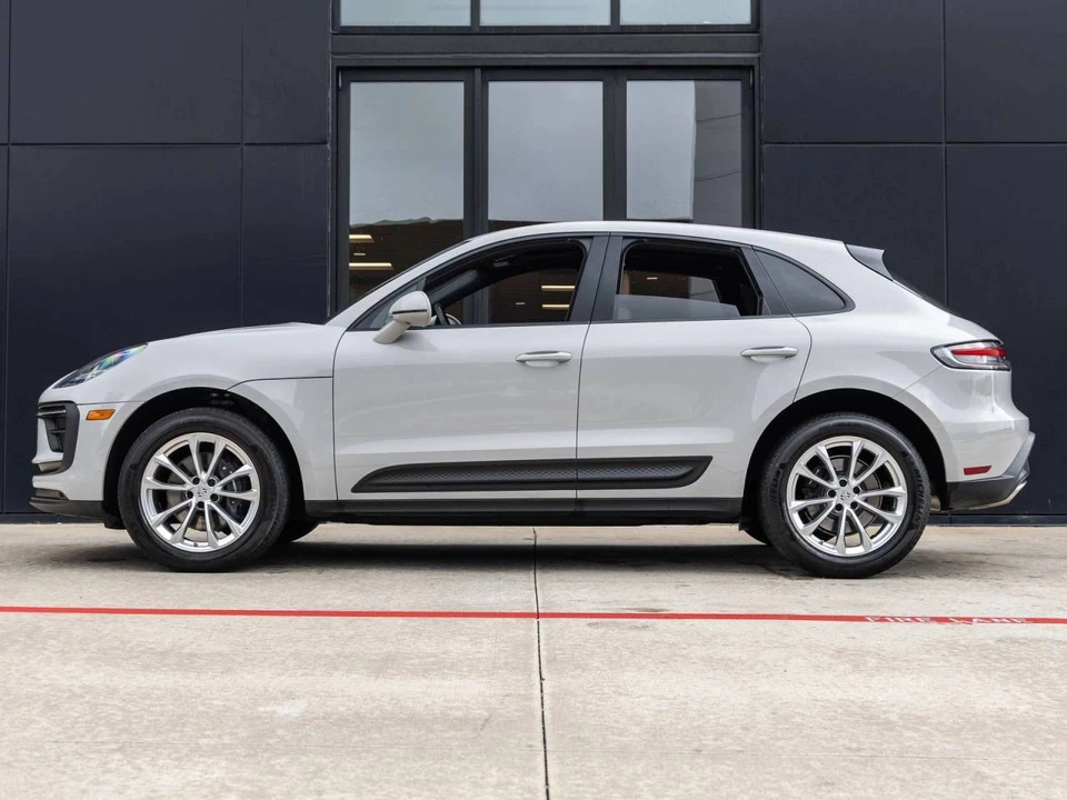 2023 Porsche Macan - Image 2 of 5