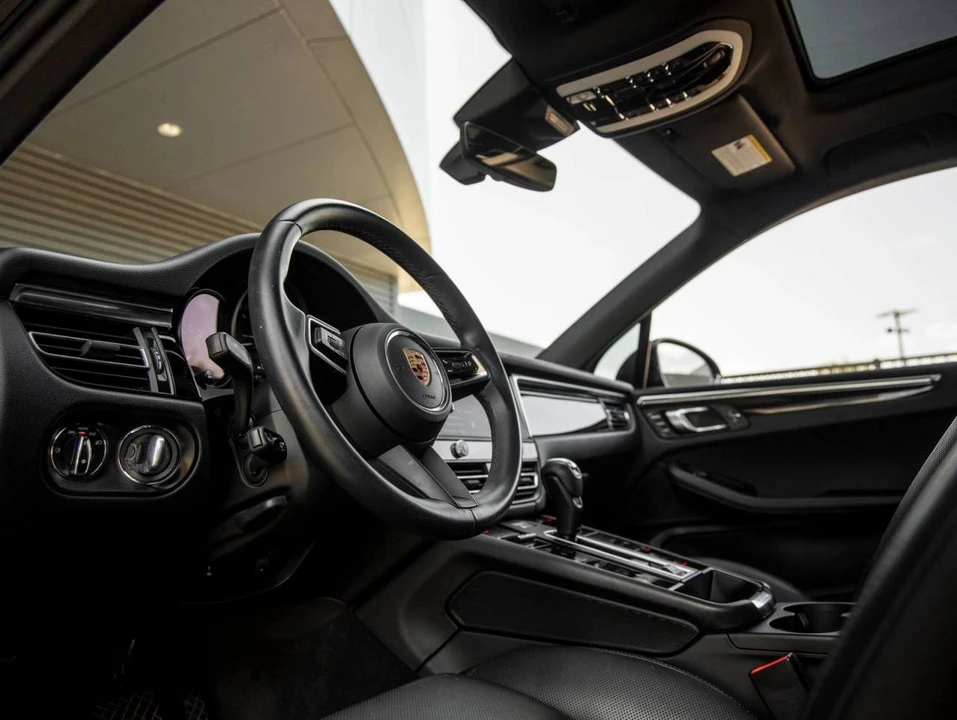2023 Porsche Macan T - Image 4 of 5