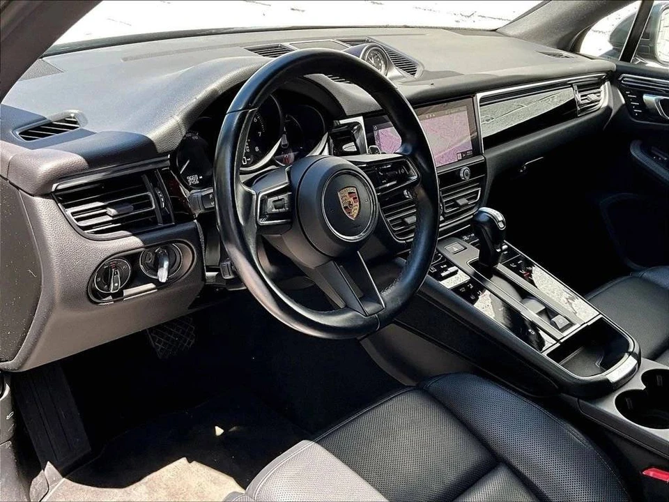2023 Porsche Macan - Image 4 of 5