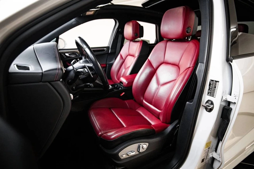 2023 Porsche Macan - Image 5 of 5