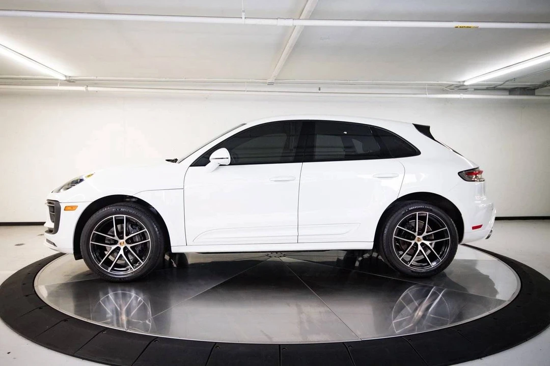 2023 Porsche Macan - Image 3 of 5