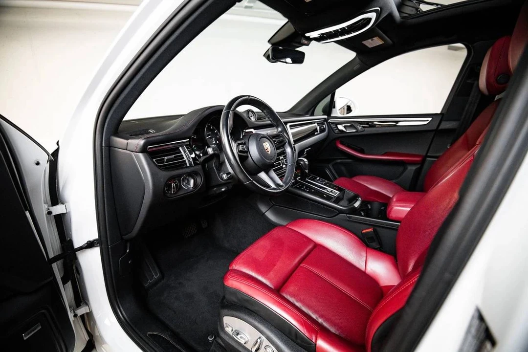2023 Porsche Macan - Image 4 of 5