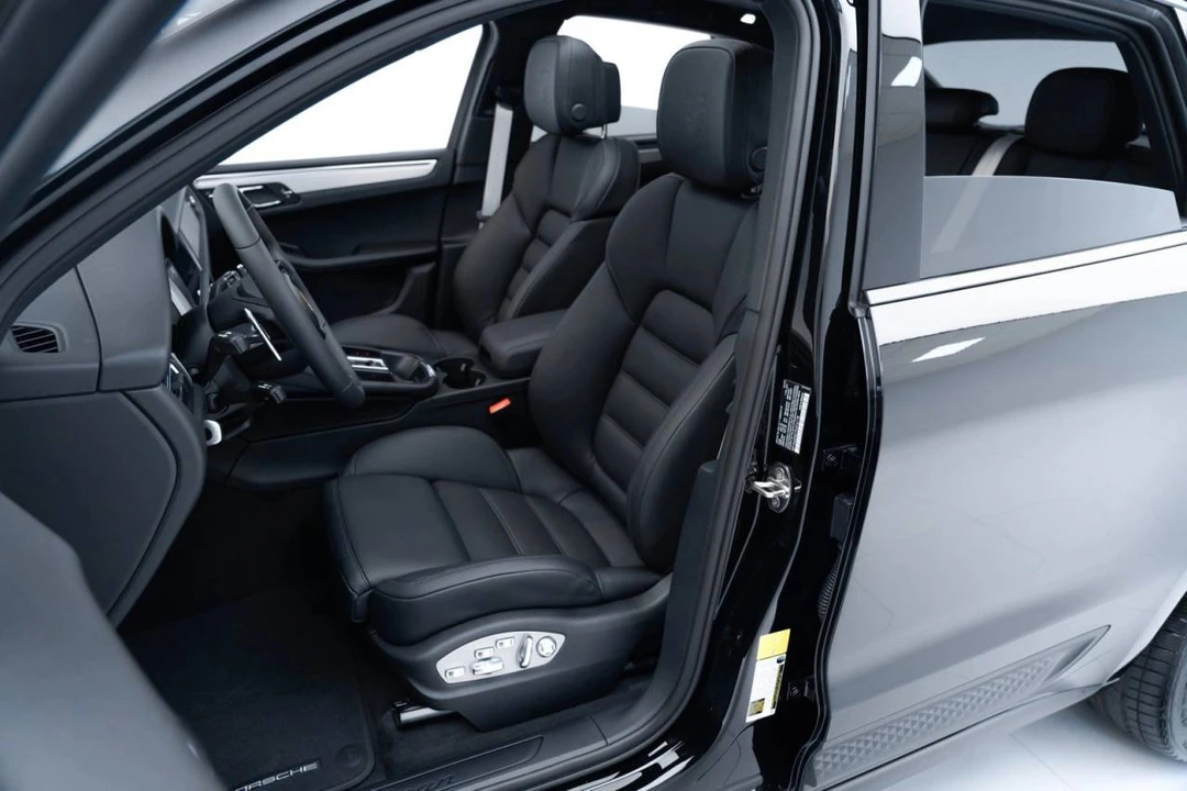 2023 Porsche Macan - Image 5 of 5