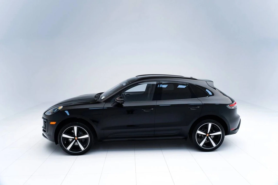 2023 Porsche Macan - Image 2 of 5
