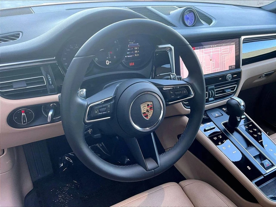 2023 Porsche Macan - Image 4 of 5
