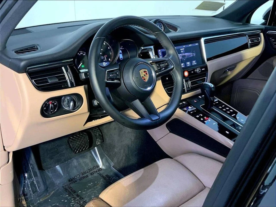 2023 Porsche Macan T - Image 4 of 5