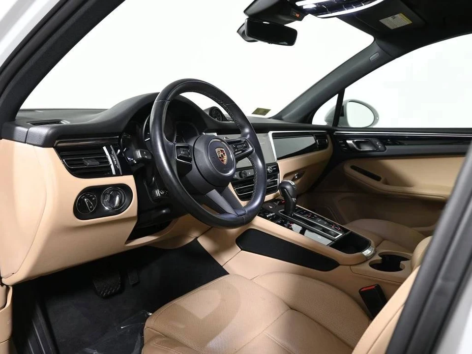 2023 Porsche Macan T - Image 4 of 5