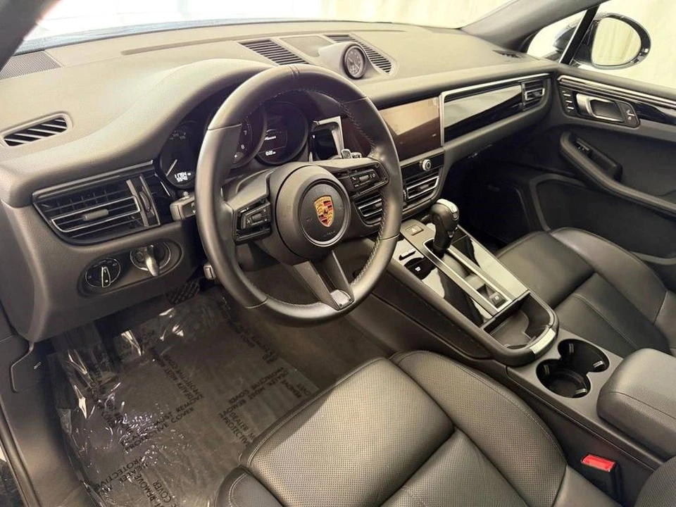 2023 Porsche Macan - Image 4 of 5