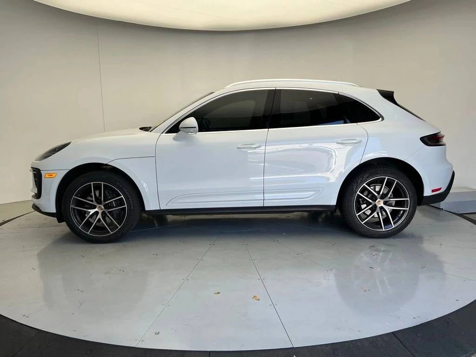 2023 Porsche Macan - Image 2 of 5