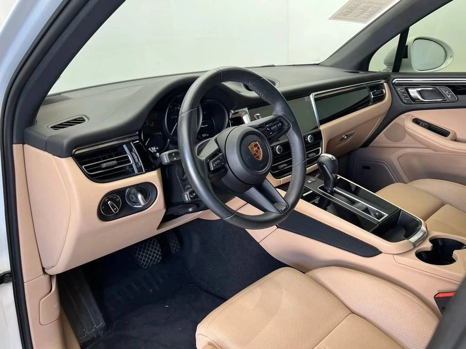 2023 Porsche Macan - Image 4 of 5