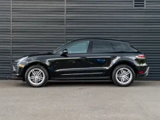 2023 Porsche Macan - Image 13 of 31