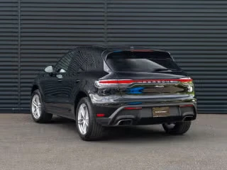 2023 Porsche Macan - Image 17 of 31
