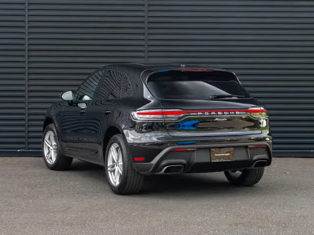 2023 Porsche Macan - Image 18 of 31