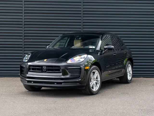 2023 Porsche Macan - Image 2 of 31