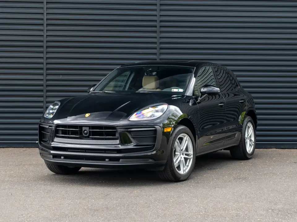 2023 Porsche Macan - Image 7 of 31