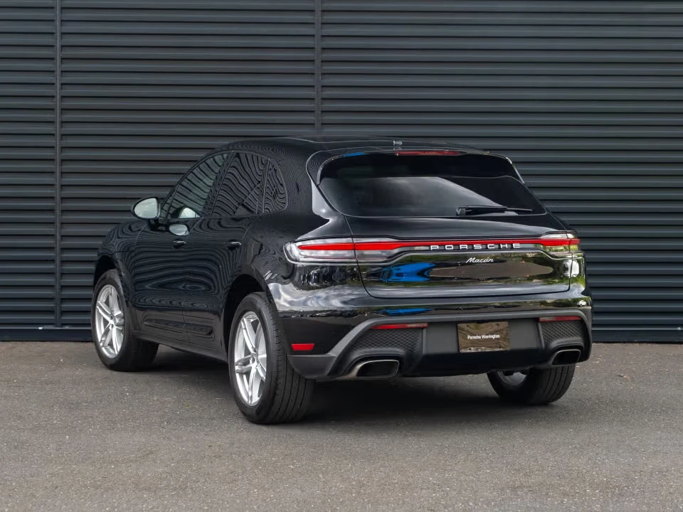 2023 Porsche Macan - Image 19 of 31