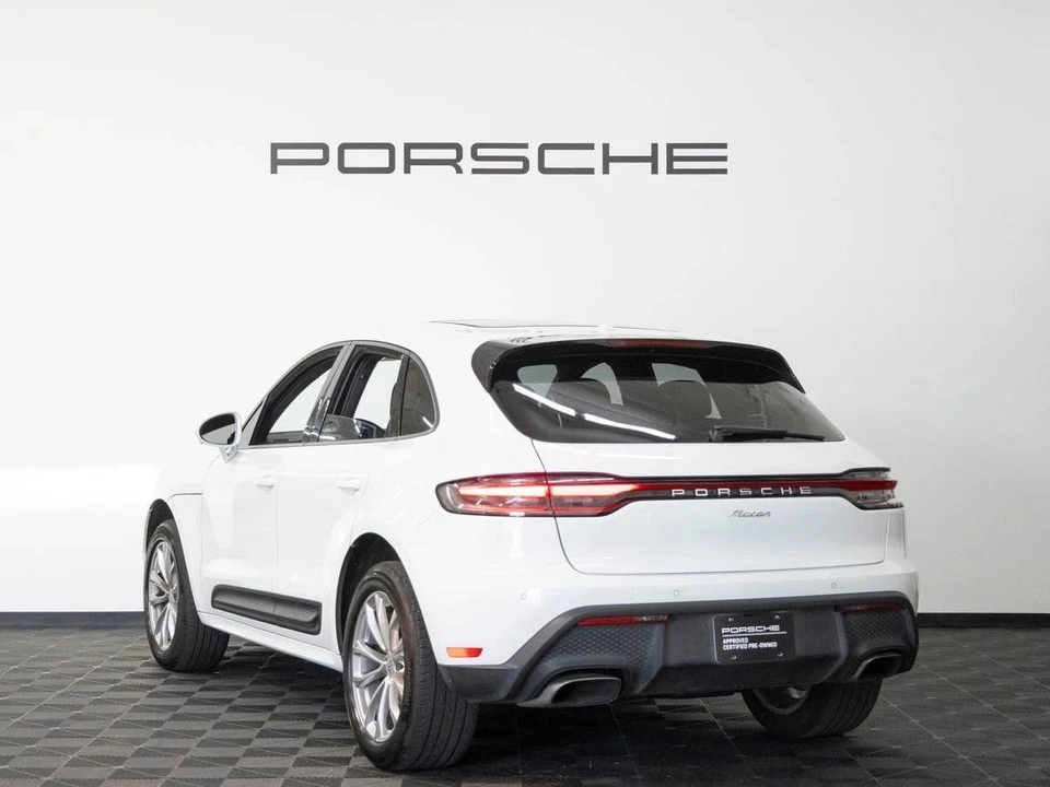 2023 Porsche Macan - Image 3 of 5