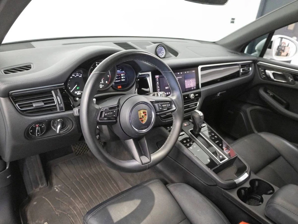 2023 Porsche Macan - Image 4 of 5