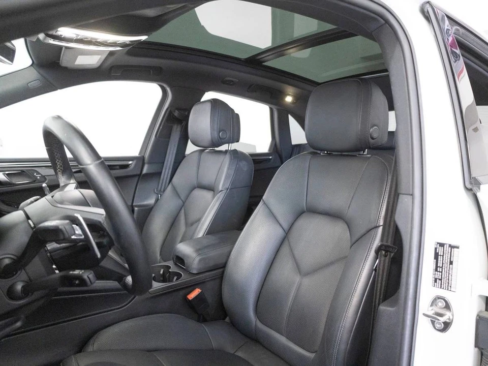 2023 Porsche Macan - Image 5 of 5