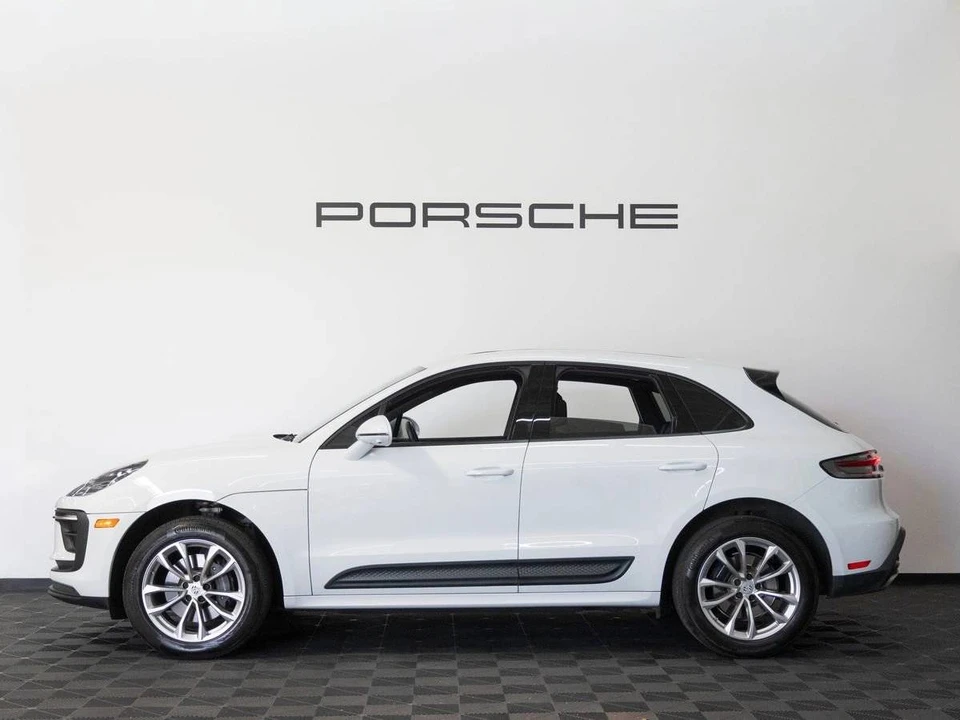 2023 Porsche Macan - Image 2 of 5