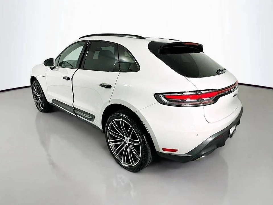2023 Porsche Macan - Image 3 of 5