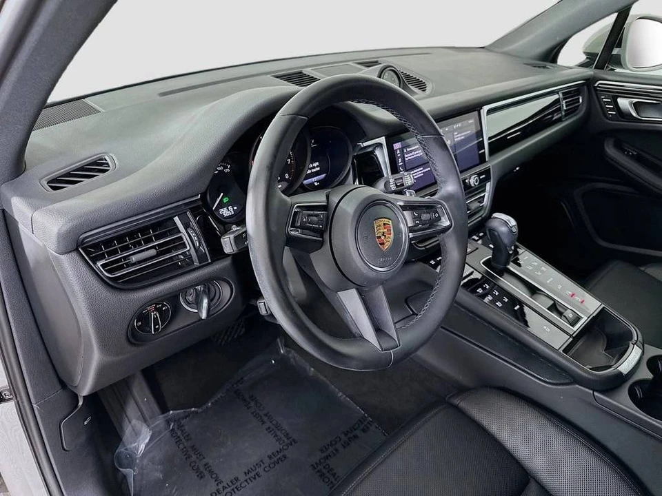 2023 Porsche Macan - Image 4 of 5