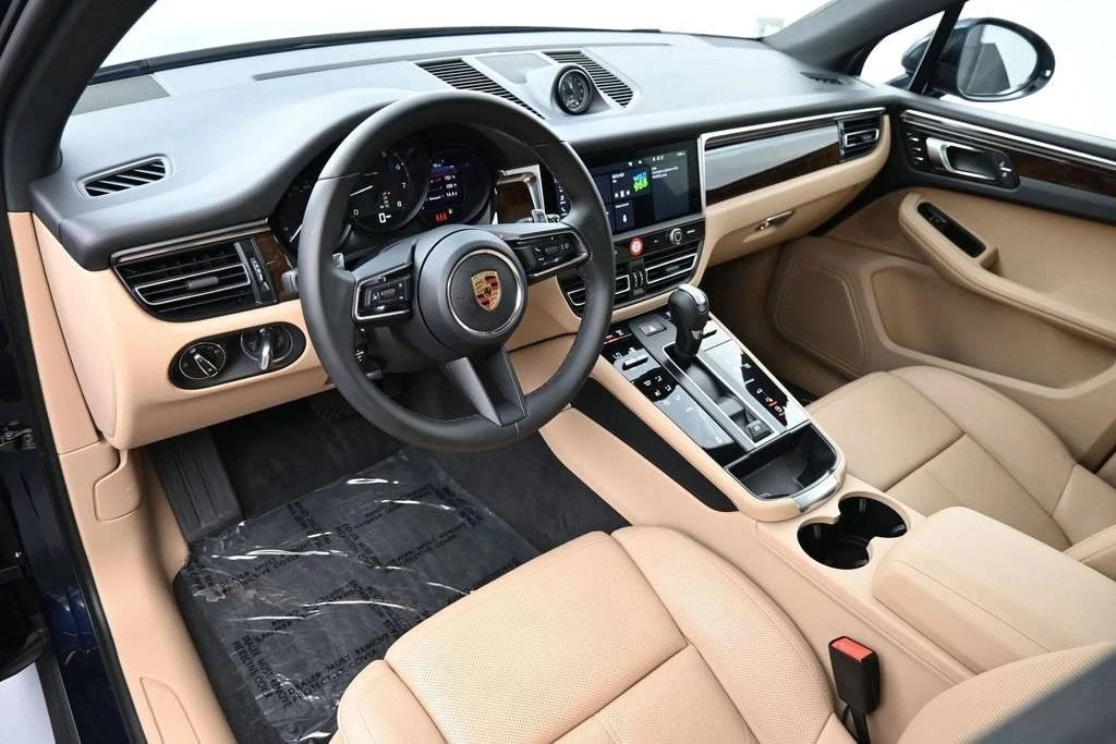 2023 Porsche Macan - Image 4 of 5
