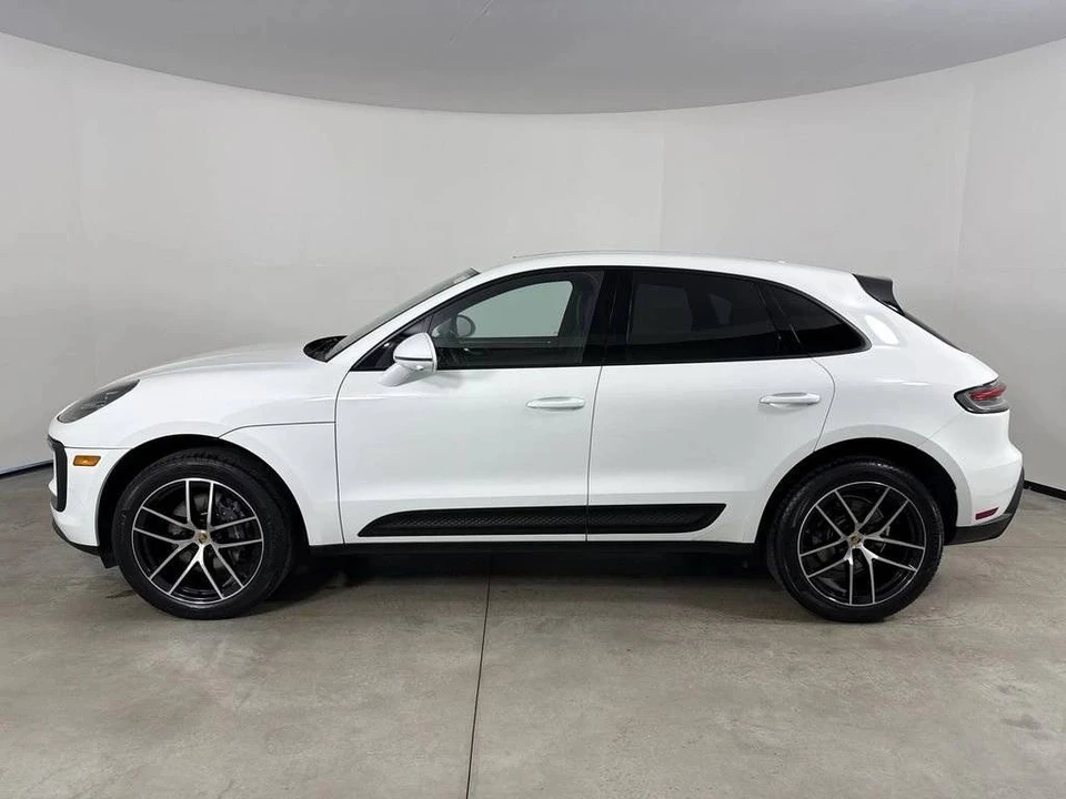 2023 Porsche Macan - Image 2 of 5