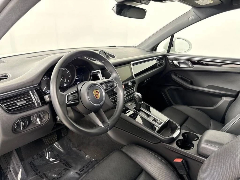 2023 Porsche Macan - Image 4 of 5