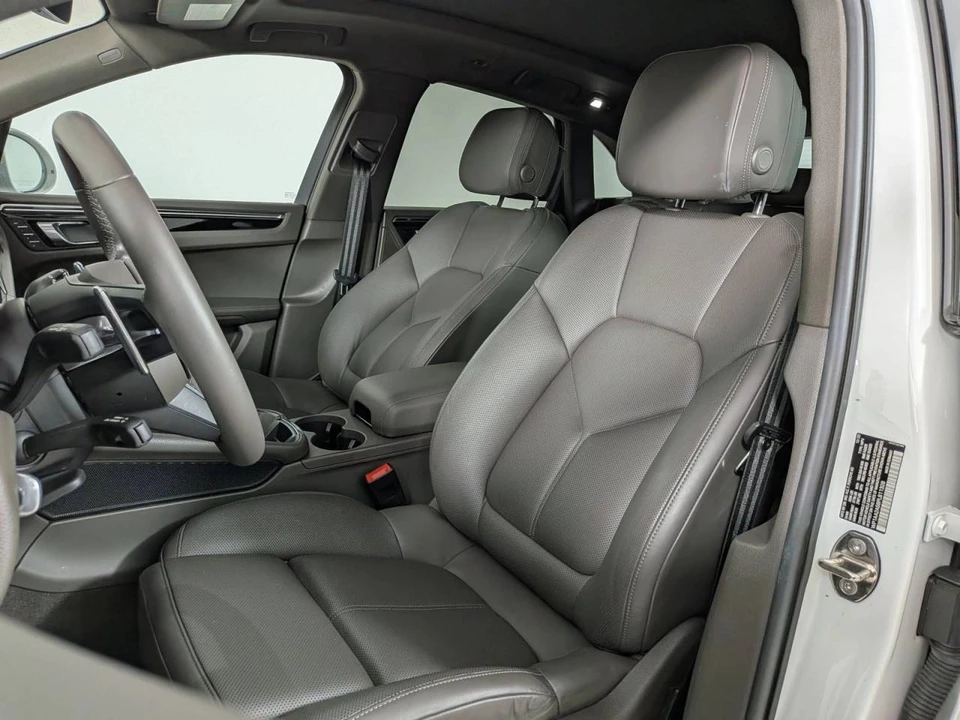 2023 Porsche Macan T - Image 5 of 5