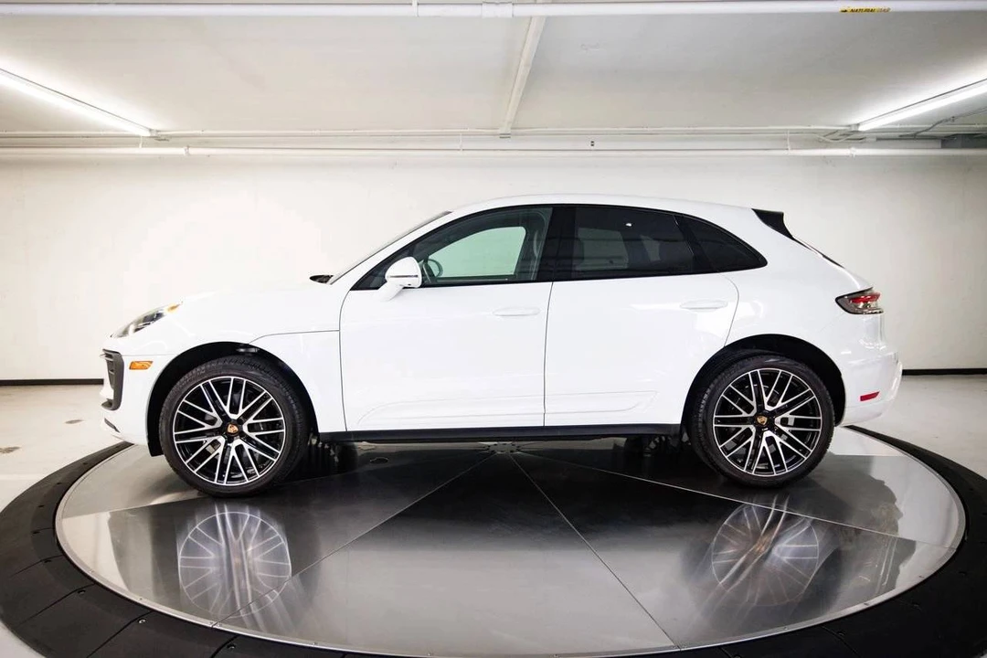 2023 Porsche Macan - Image 2 of 5