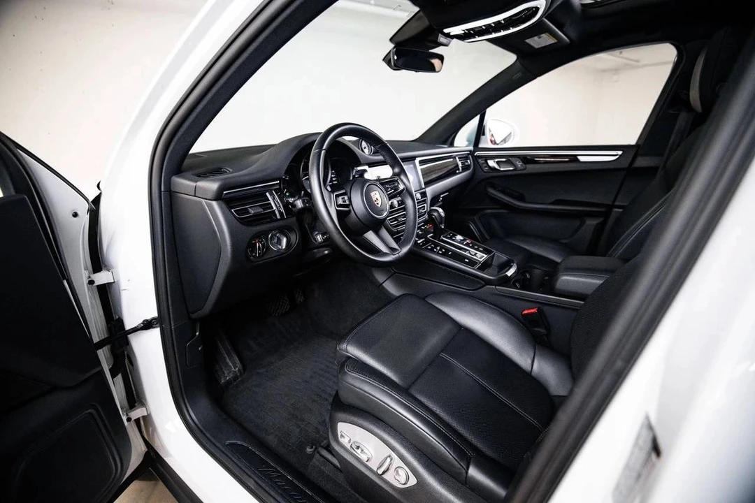 2023 Porsche Macan - Image 4 of 5